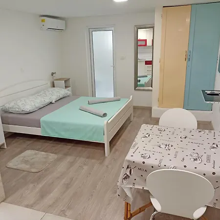 דירה House