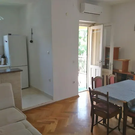 House Apartment *