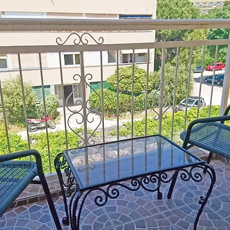 House Apartment *